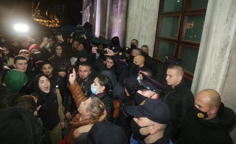 PROTESTA/ Policia arreston 3 organizatorë nga Tirana e Durrësi, në kërkim Stresi. AKUZAT