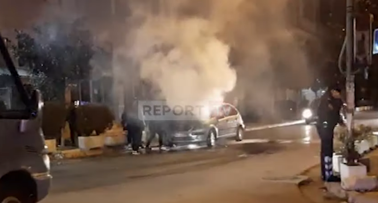 E RËNDË NË FUSHË-KRUJË/ Makina me impiant gazi merr flakë në ecje. Ngjarja në një lagje të populluar, nuk ka të lënduar (VIDEO)