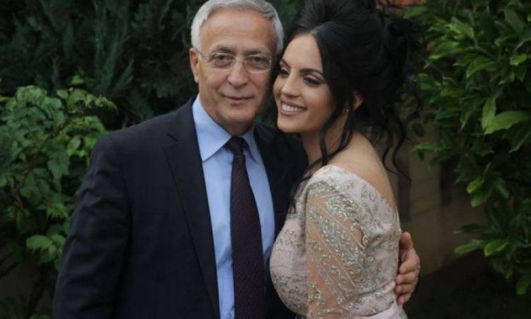 VAJZA E JAKUP KRASNIQIT PUBLIKON FOTOT/ “Ja si forcat serbe dogjën shtëpinë e babait tim dhe vëllezërve të tij”