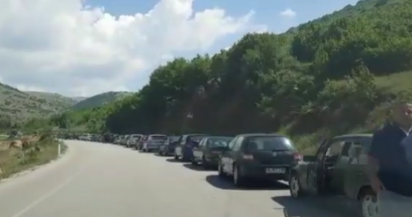 KTHEHEN NË SHQIPËRI PËR VITIN E RI/ Ja sa shqiptarë kanë hyrë në Kapshticë e Qafë Thanë gjatë 24 orëve të fundit