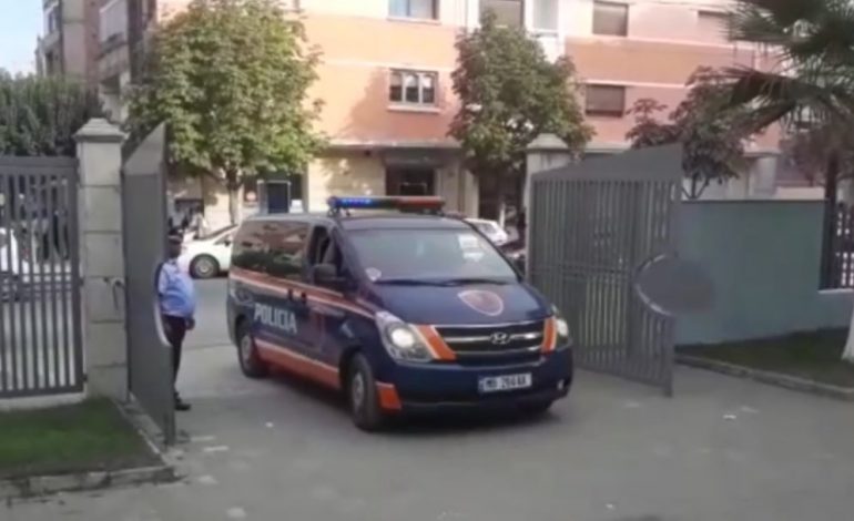 “FALSIFIKIM DHE MASHTRIM…”/ Polica e Durrësit arreston pronarin e karburantit që ndërhyri në autostradë