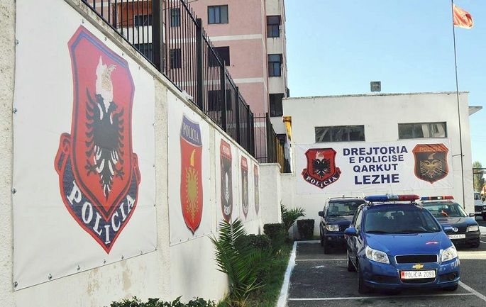 PO TRANSPORTONTE DRU NË MËNYRË TË PALIGJSHME/ Bllokohet makina në Lezhë, shoferi…