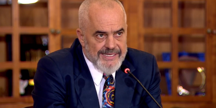 “JETA VAZHDON PËR KËTO FAMILJE”/ Rama poston VIDEON dhe e nis ditën me një mesazh emocionues