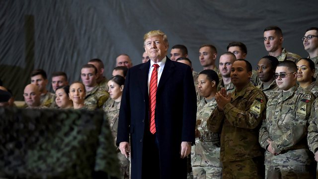 PRAPASKENAT/ Takimi me TONE TË “ZJARRTA” në Zyrën Ovale: Trump këshillohet të përdorë ligjin ushtarak për të përmbysur fitoren e Biden