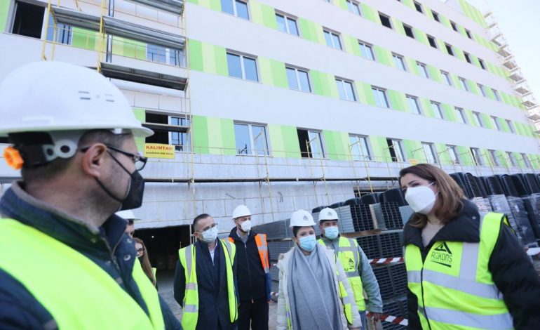 SPITALI I RI I SËMUNDJEVE TË BRENDSHME/ Manastirliu: Janë rreth 360 shtretër në këtë godinë, punimet priten të përfundojnë…