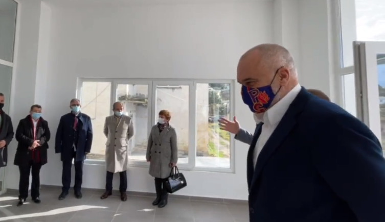 INSPEKTON PUNIMET NË ARKIVIN QENDROR SHTETËROR NË SHKOZË/ Rama: E tmerrshme se si u la në mëshirë të fatit…