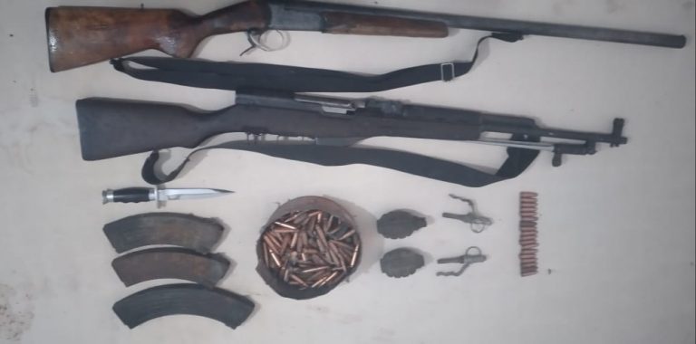 PUSHKË, GRANATA E MUNICION LUFTARAK/ Kontrolli në banesë “fundos” 37-vjeçarin nga Kruja, çfarë i gjen policia
