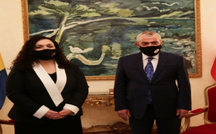 DITA E DYTË E VIZITËS NË TIRANË/ Ruçi pret Vjolsa Osmanin: Të mos lejojmë që e vërteta për Kosovën të përmbyset para syve tanë