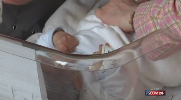 SHOKUESE/ Nëna nuk kërkon ndihmë nga frika se infektohej me COVID, foshnja e porsalindur vdes nga mos ushqyerja