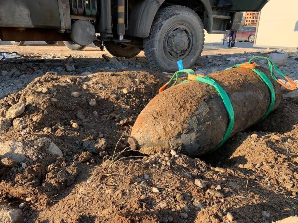 GJENDET BOMBA E LUFTËS SË DYTË BOTËRORE NË TIRANË/ Xhaçka: U zhvendos në poligonin e Bizës (VIDEO)