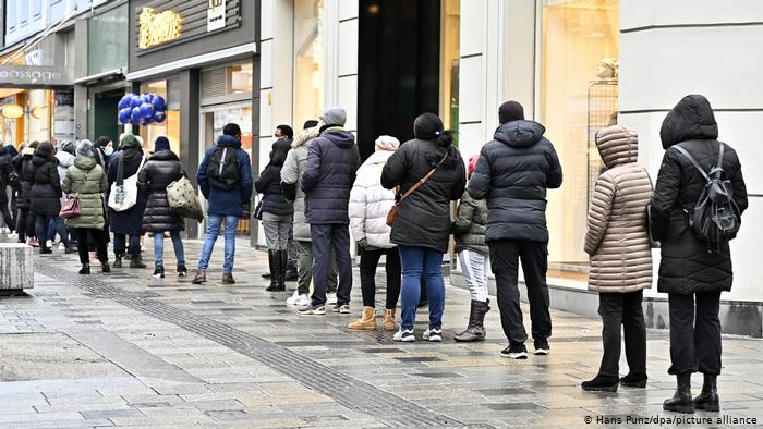 PAS KRISHTLINDJEVE/ Austria hyn në “Lock-Down” për herë të tretë, popullsia do testohet e gjitha në janar
