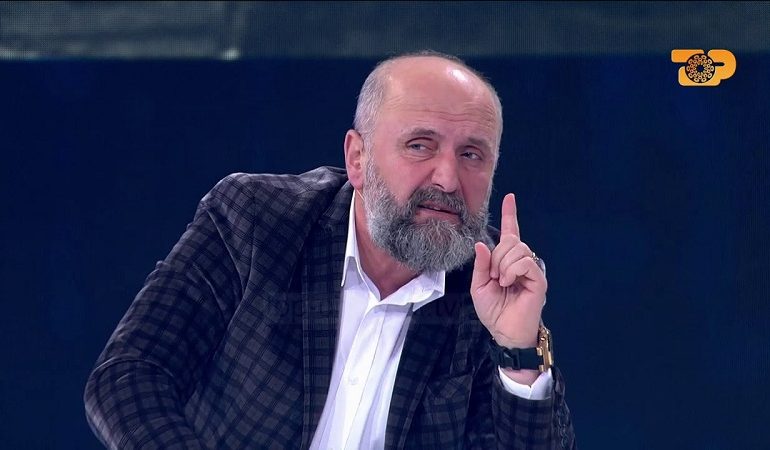 “GODET” sërish Alfred Cako: VAKSINAT rrisin numrin e homoseksualëve