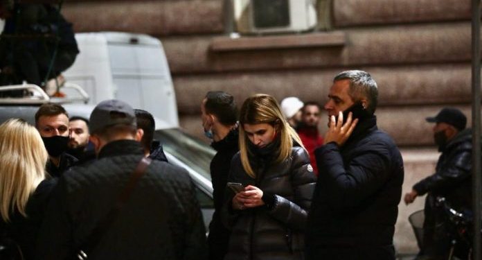 FOTOLAJM / Dalin HAPUR. Ish-deputetët e LSI marrin pjesë në protestë dhe…