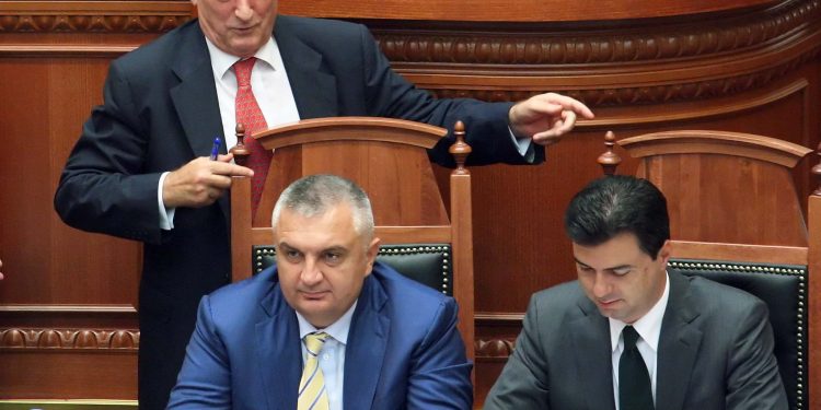 DY STANDARDET/ Sot polici i akuzuar është në burg, më 21 janar Berisha nuk i dorëzoi vrasësit