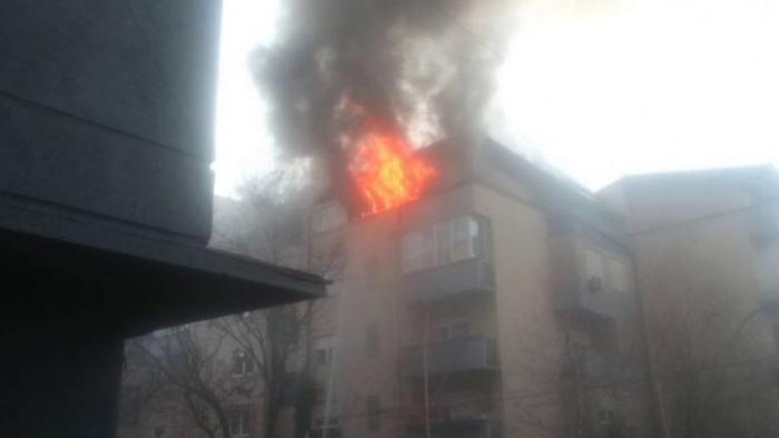 E RËNDË/ Përfshihet nga flakët një banesë, lëndohet 9-vjeçari shqiptar