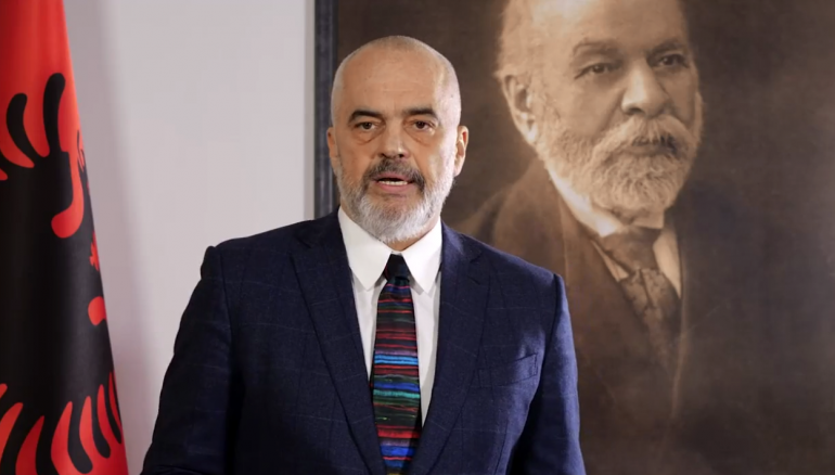 “POLICËT U PERBALLËN ME ZJARRIN E…”/ Rama: Efektivët nuk i shërbejnë politikanëve, por ligjeve të shtetit