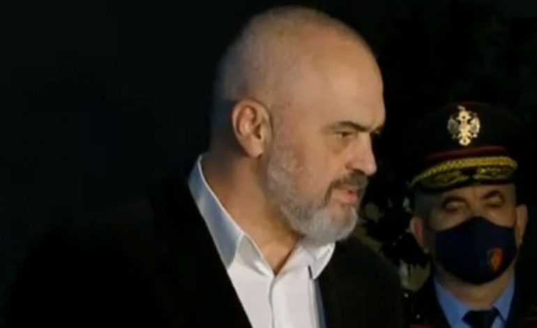 “EFEKTIVI RREZIKON TË HUMBASË DRITËN E SYRIT”/ Rama: Protestuesit janë TË NXITUR nga Presidenti! Minorenët janë joshur me para