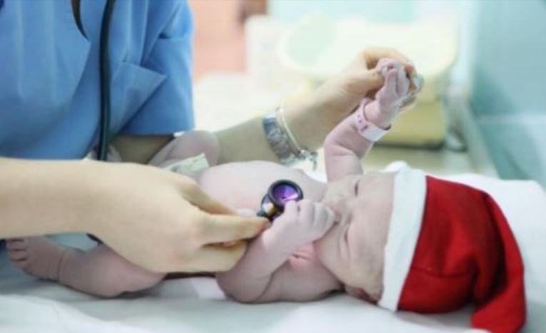 “ATY KU LIND JETA”/ Manastirliu poston FOTON: Me kujdesin e pashembullt të stafeve mjekësore…
