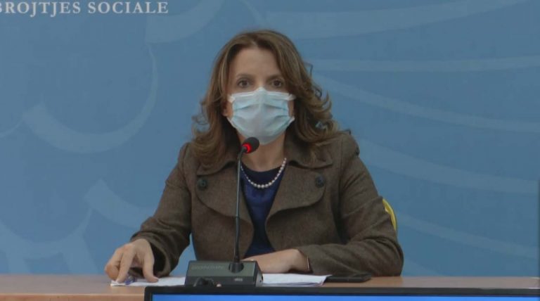 COVID-19/ Eugena Tomini: Grumbullimet për festat e fundvitit duhet të ndalohen. Çerdhet…
