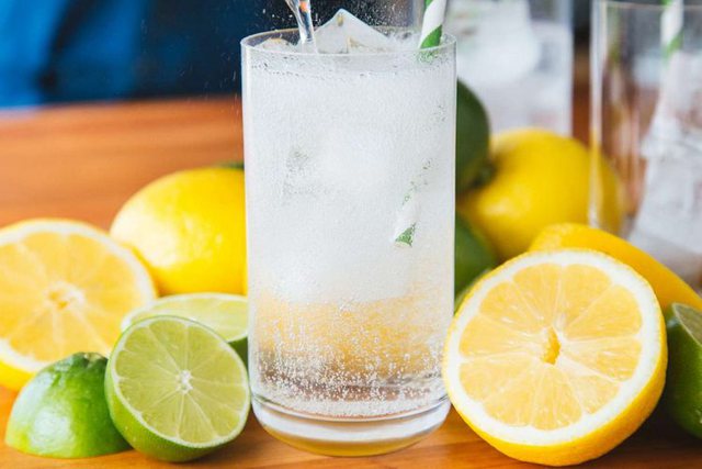 LËNG LIMONI ME SODË BUKE/ Ja pse duhet ta pini çdo ditë për shëndetin