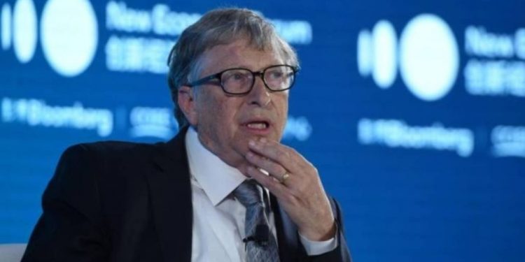 PANDEMIA/ Bill Gates: Dy arsye për të shpresuar dhe një lajm të keq për vitin 2021