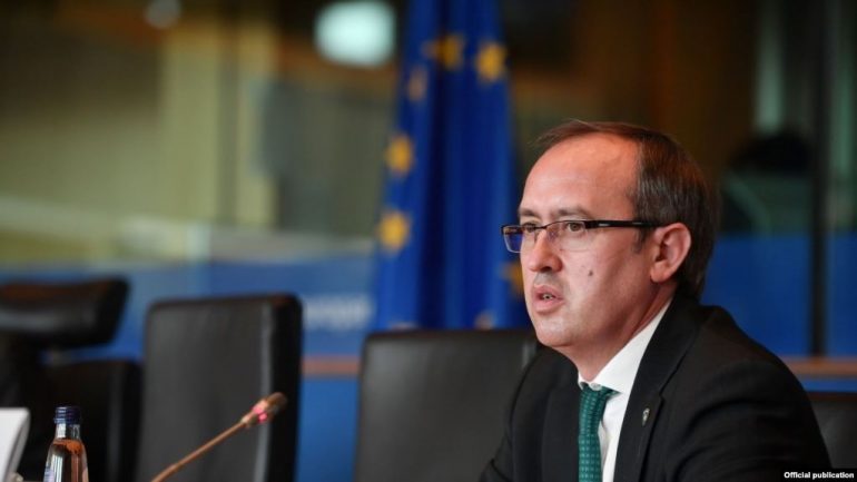 SHKOLLAT NË KOSOVË MBYLLEN NË 18 DHJETOR/ Hoti: Kemi vendosur nën kontroll përhapjen e pandemisë. Rinisin më…