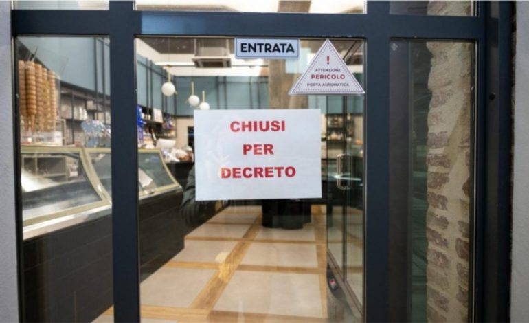 KORONAVIRUSI NË ITALI/ Shifrat mbeten të qëndrueshme, por për festat 10 ditë mbyllje totale