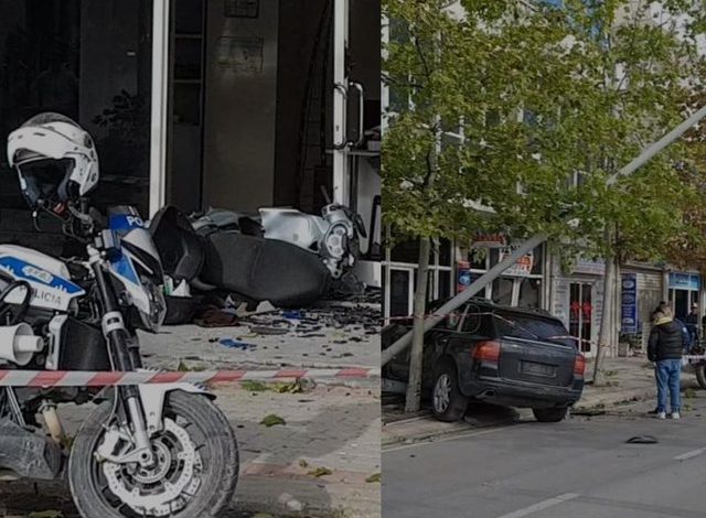 AKSIDENT I RËNDË NË DURRËS/ Motori përfundon brenda dyqanit, fuoristrada rrëzon shtyllën (FOTO)
