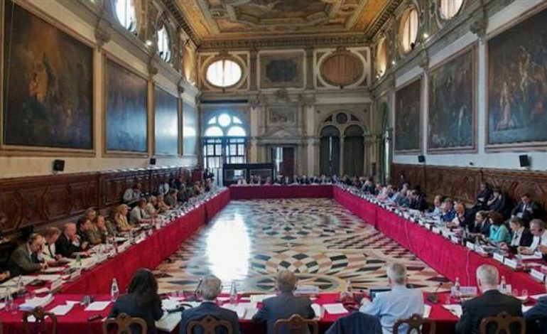 NDRYSHIMET KUSHTETUESE DHE KODI ZGJEDHOR/ Merr dritën jeshile Opsioni final i Venecias
