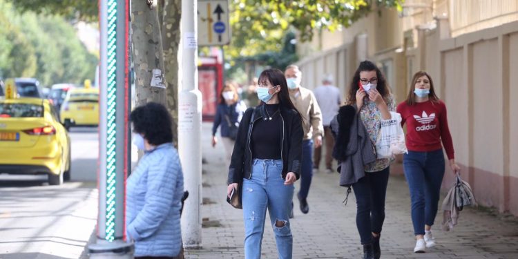 PANDEMIA/ Nuk respektuan masat, pezullohen 36 institucione publike në Shqipëri