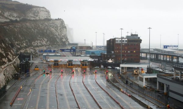 ARTIKULLI/ Virusi i ri shkakton KAOS në botë, ç’po ndodh nga SHBA në Britaninë e Madhe