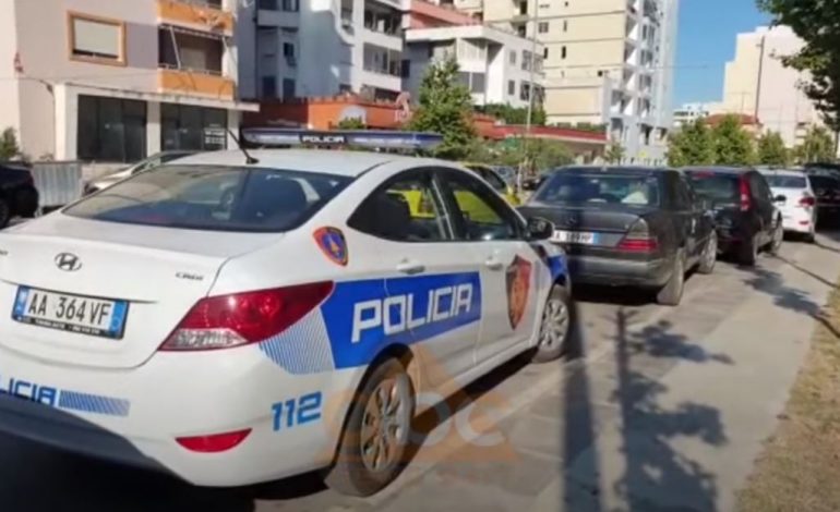 AKSIDENT I RËNDË/ Makina përplas një 9-vjeçar në Durrës, dërgohet në spital