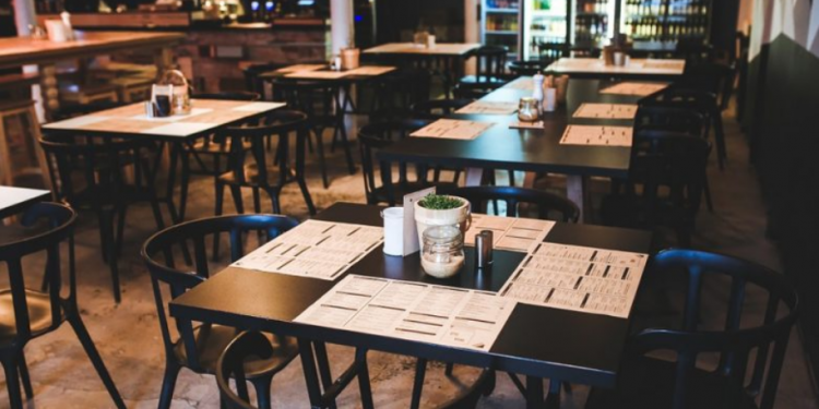 SITUATA E RËNDUAR E COVID-19 NË MAQEDONINË E VERIUT/ Nga sot me masa të reja, restorantet mbyllen në orën 18:00