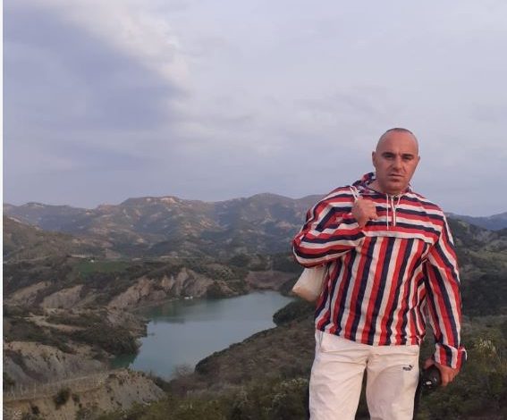 NGJARJA TRAGJIKE/ Ky është Roland Bicerri, efektivi i FNSH-së që mbeti i vrarë nga djali 7-vjeçar (FOTOT)