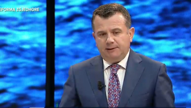 “ÇUÇI E MËSOI NGA MEDIA EMËRIMIN”/ Balla debat me avokatin: Trajneri vendos kush del dhe kush hyn….