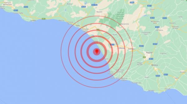 LËKUNDJE TËRMETI NË ITALI/ Epiqendra në det pranë Sicilisë me magnitudë 4.4 ballë, qytetarët…