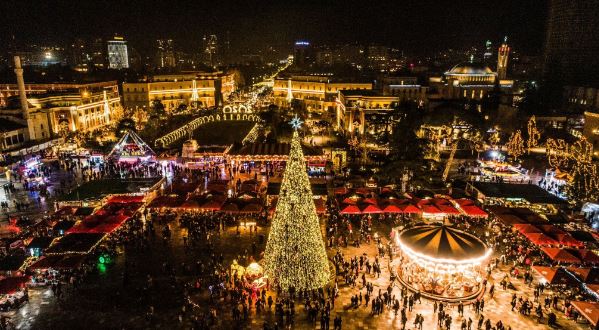 ARTIKULLI/ Pesë vendet që duhet të vizitoni për Krishtlindje, TIRANA renditet e para!
