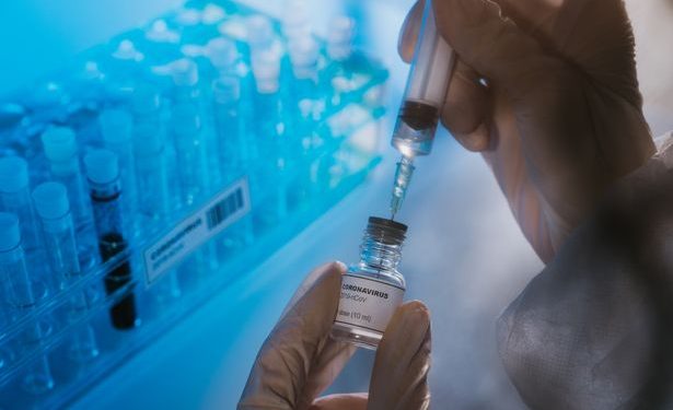 SHPËRNDARJA E VAKSINAVE NË BOTË/ Prodhuesit: 5.3 miliardë doza janë gati për vitin 2021