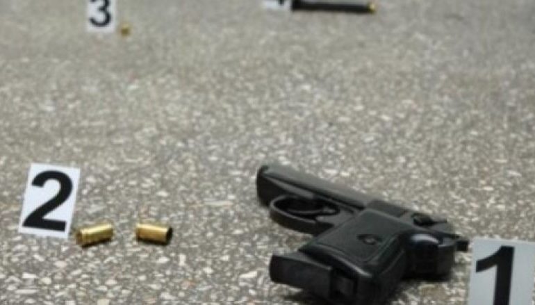 NGJARJE SHOKUESE NË TIRANË/ Djali 7-vjeçar vret babain e tij, efektiv i FNSH-së. I mori armën teksa i ati…