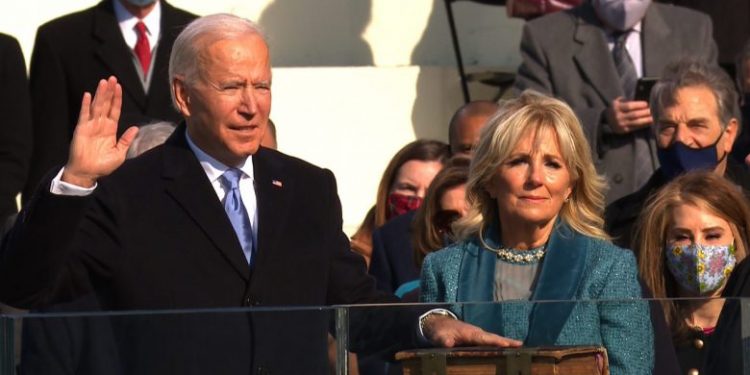 BETOHET SI PRESIDENT/ Biden mban një moment heshtje për amerikanët që kanë vdekur nga COVID