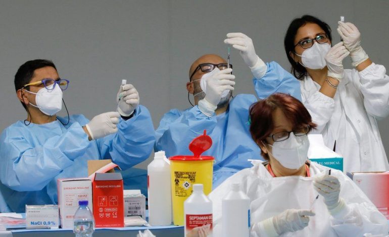 VONESA NË DOZAT E VAKSINAVE/ Vendet e Bashkimit Europian “shpërthejnë” ndaj Pfizer, Italia…