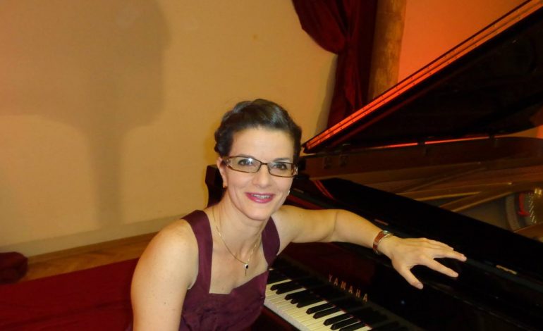 META DEKOROI YLLI BAKËN/ Reagon pianistja: Mirë unë, po babai Feim Ibrahimi nuk e meriton?! Apo duhet tallavaja…
