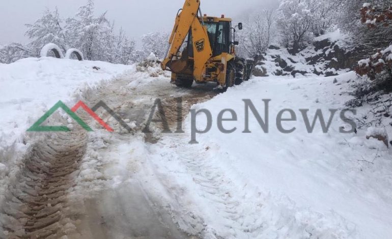 RESHJE DËBORE NË DIBËR/ Normalizohet situata në fashatin Sllovi, rrugët janë të kalueshme (PAMJET)