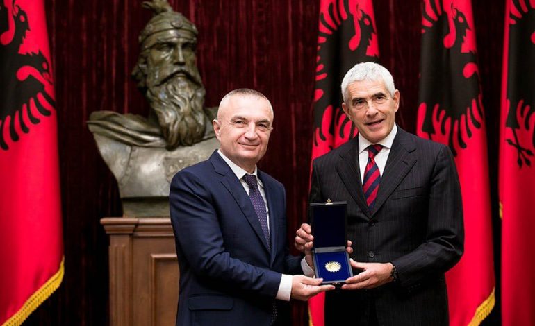 NJË TJETËR SKANDAL/ Ilir Meta dekoroi një nga “mafiozët” e përgjimeve të “Ndraghetës” me dekoratën e lartë “Nënë Tereza”