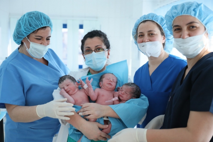 LUMTURI PËR NËNËN NGA HASI, SJELL NË JETË TRENJAKËT/ Manastirliu: Do përfitojnë bonusin prej 360,000 lekësh të reja