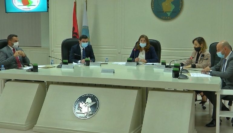 ZGJEDHJET E 25 PRILLIT/ Votim dhe numërim elektronik, KQZ kërkon takim me përfaqësuesit e partive politike