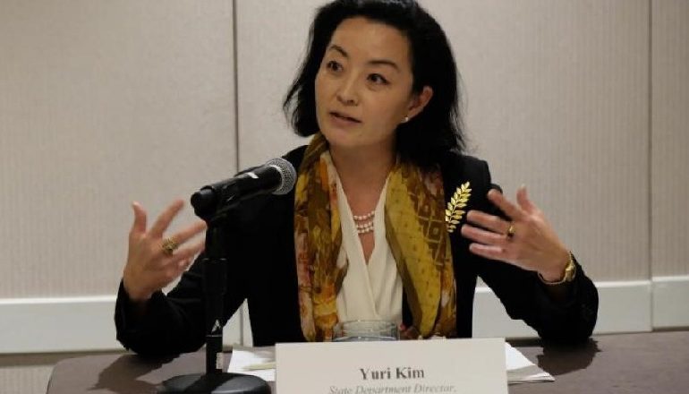 VITI I RI/ Ambasadorja Kim e nis vitin me urim në gjuhën shqipe: Të shikojmë para për një viti plot mundësi