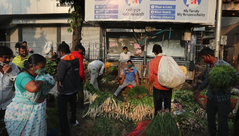 SITUATA E COVID-19/ India miraton vaksinën e dytë, vijon kontrolli për të tjera