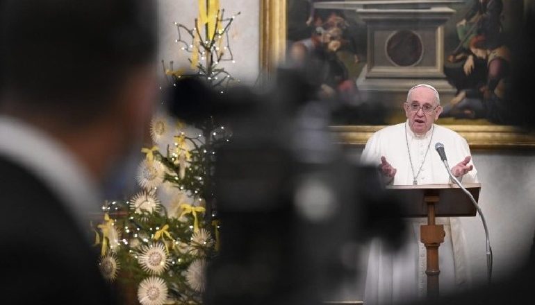 “MË HIDHËROI PA MASË”/ Papa Françesku me kritika për ata që shkuan me pushime gjatë festave të fundvitit