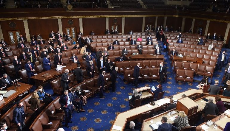 KONGRESI RIFILLON PUNIMET PËR CERTIFIKIMIN E BIDEN/ 4 viktima nga protestat e dhunshme në SHBA (PAMJET)